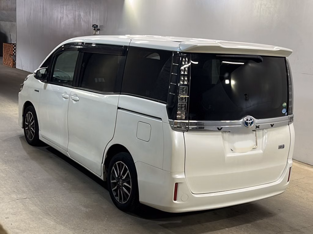 TOYOTA VOXY