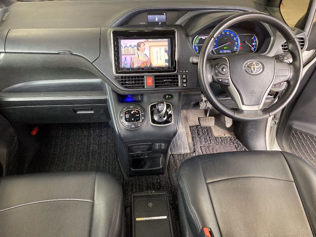 TOYOTA VOXY