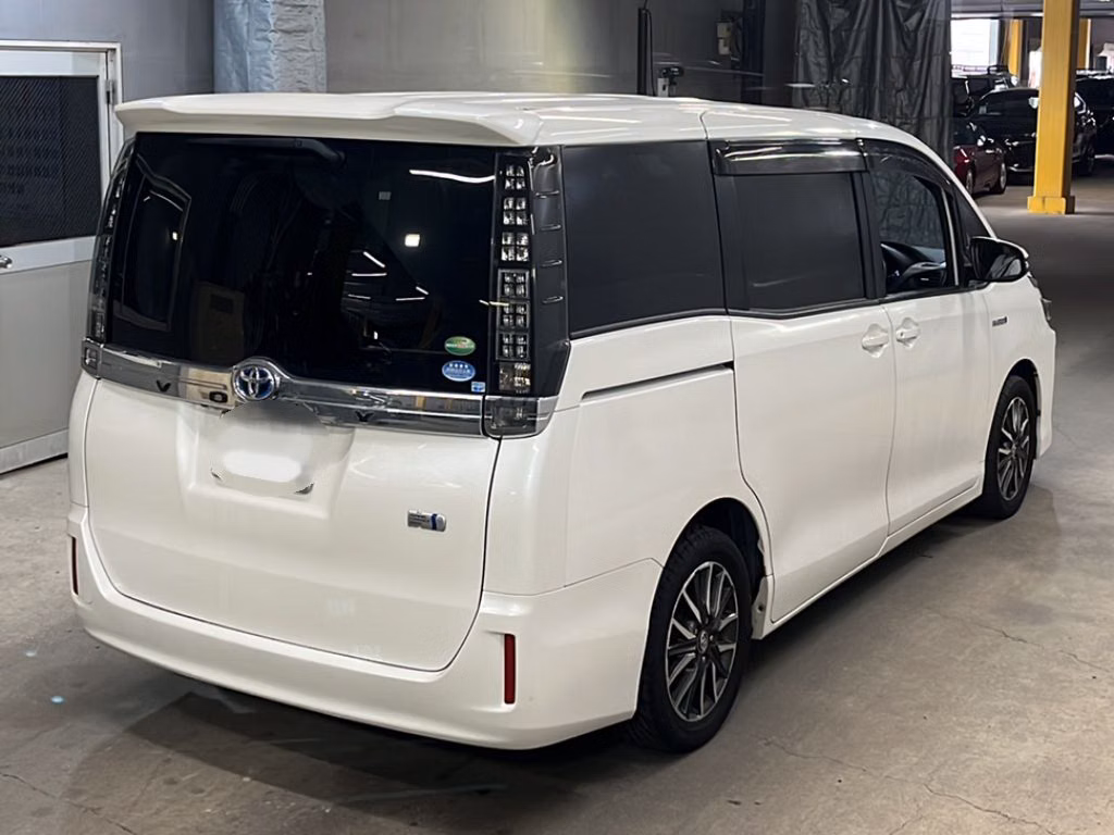 TOYOTA VOXY