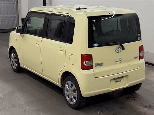 TOYOTA PIXIS SPACE