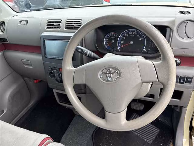 TOYOTA PIXIS SPACE