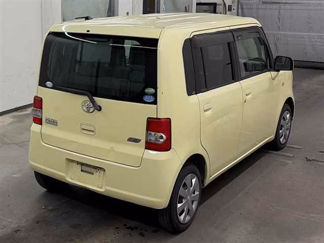 TOYOTA PIXIS SPACE