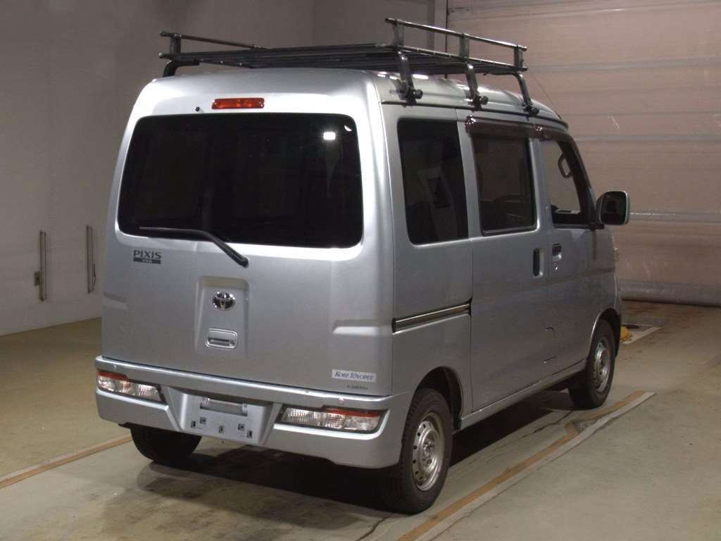TOYOTA PIXIS VAN