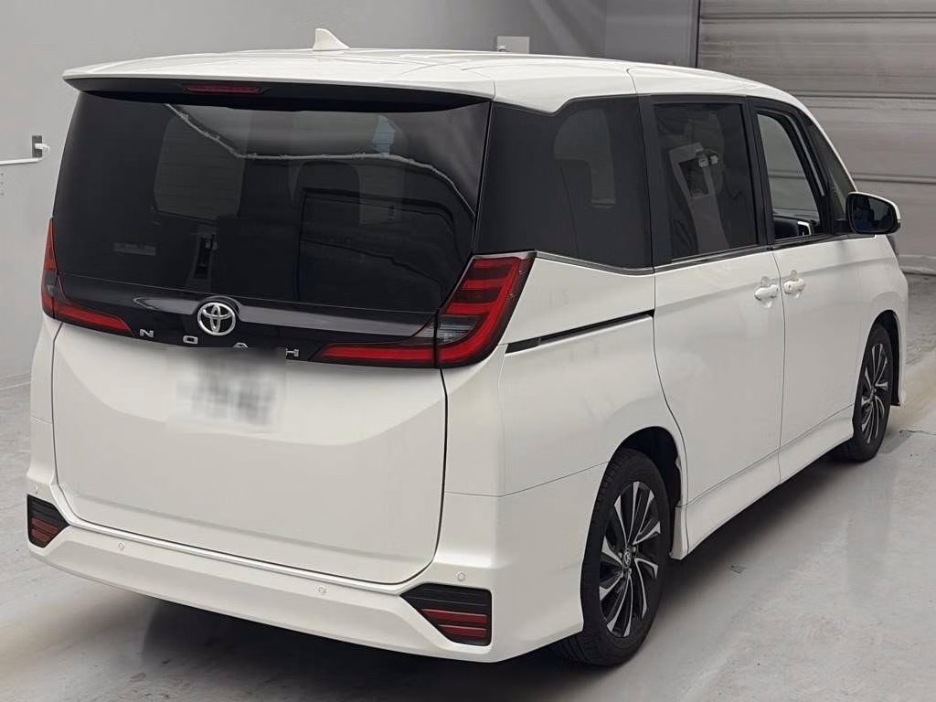 TOYOTA NOAH