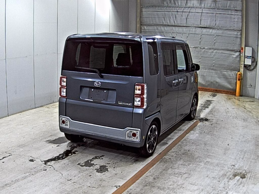 DAIHATSU WAKE
