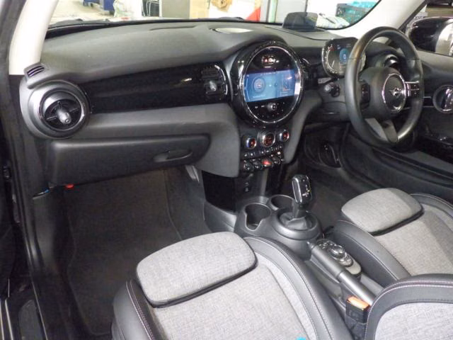MINI HATCH