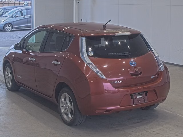 NISSAN LEAF