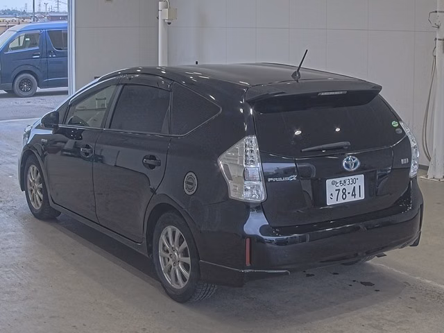 TOYOTA PRIUS ALPHA