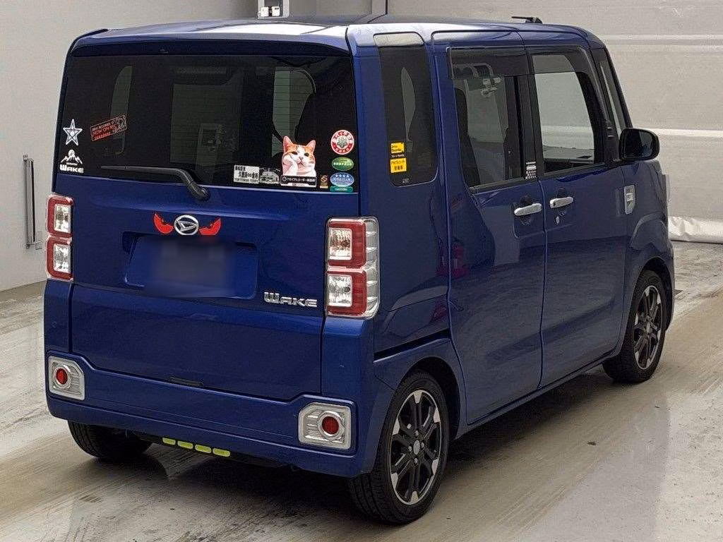 DAIHATSU WAKE