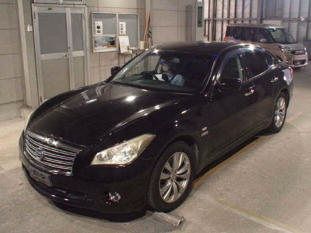 NISSAN FUGA