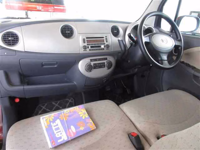 DAIHATSU MOVE LATTE