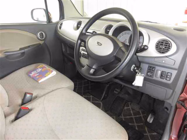 DAIHATSU MOVE LATTE