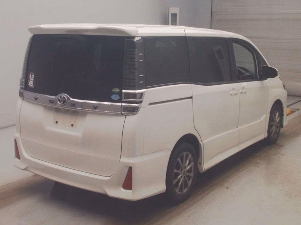 TOYOTA VOXY