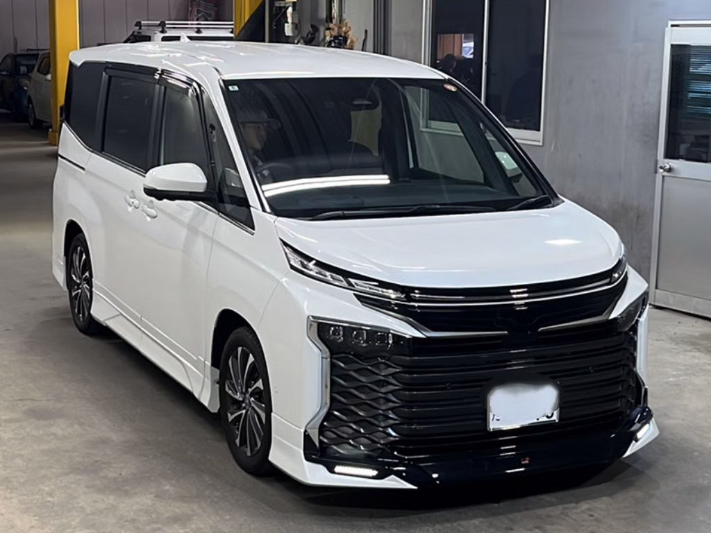 TOYOTA VOXY