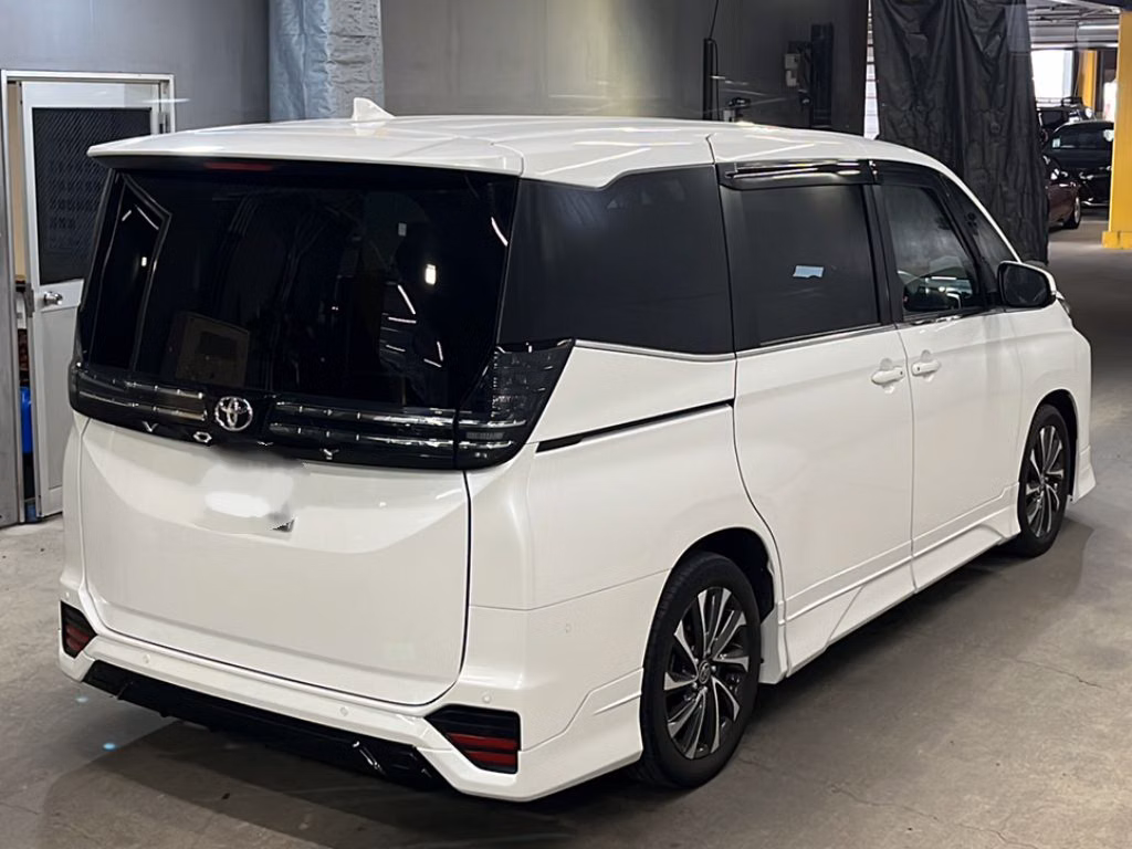 TOYOTA VOXY
