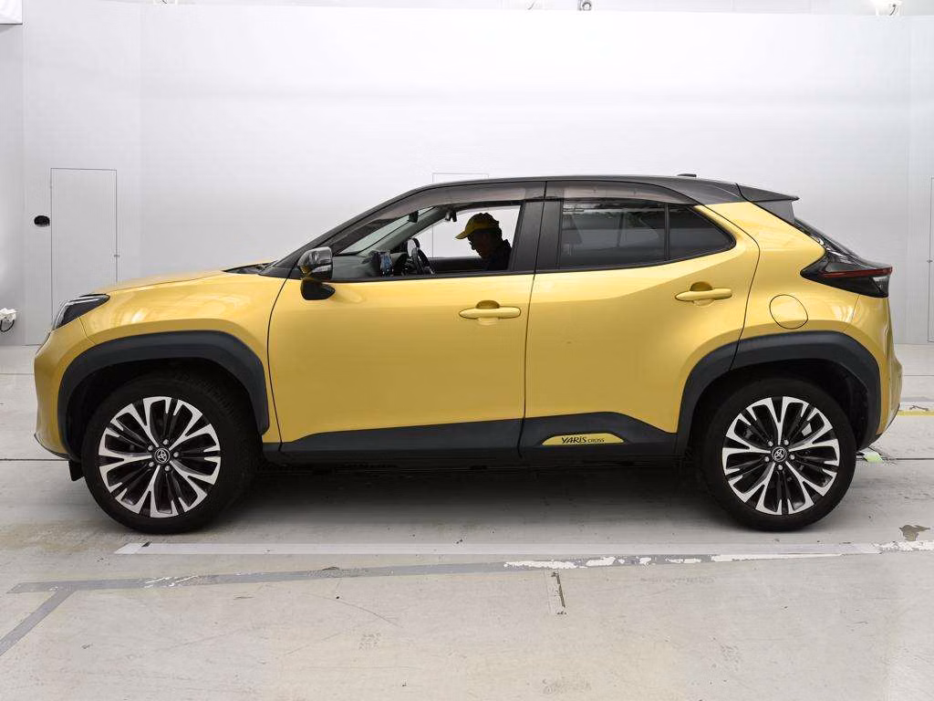TOYOTA YARIS CROSS