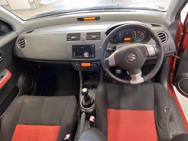 SUZUKI SWIFT