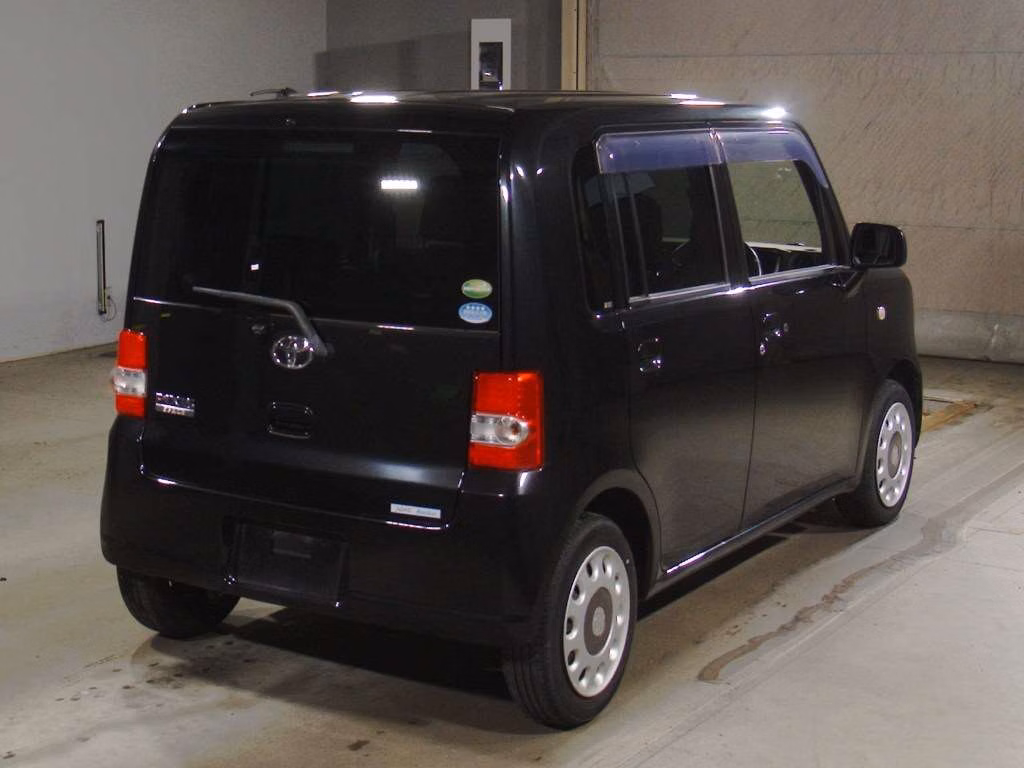 TOYOTA PIXIS SPACE