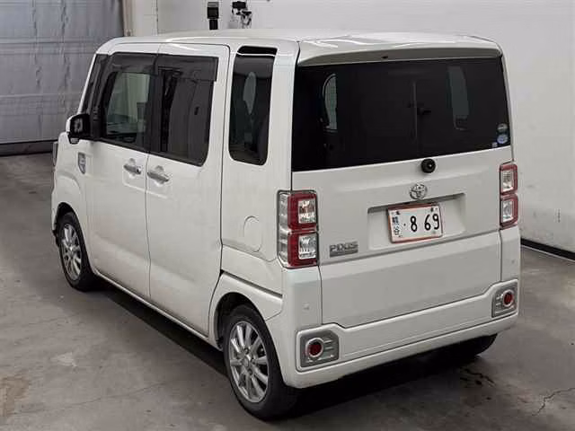 TOYOTA PIXIS MEGA