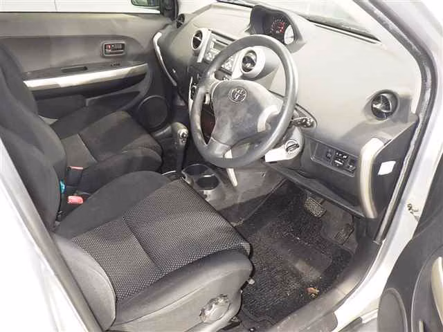 TOYOTA IST