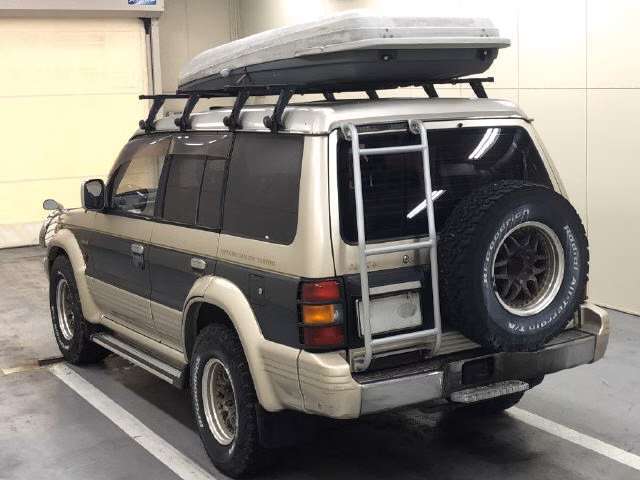 MITSUBISHI PAJERO