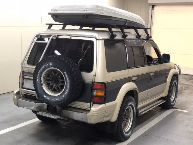 MITSUBISHI PAJERO
