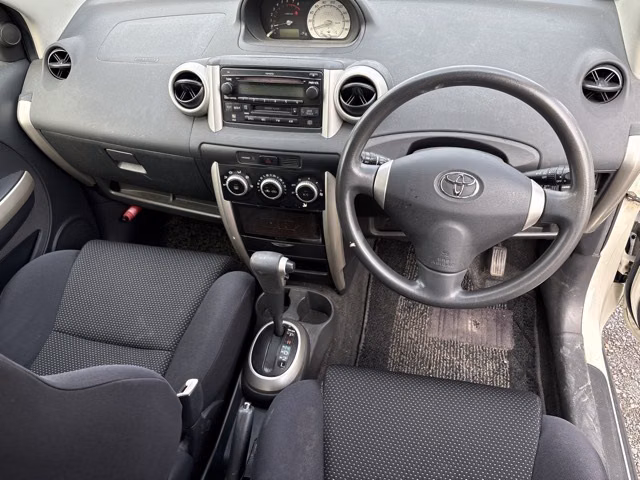TOYOTA IST