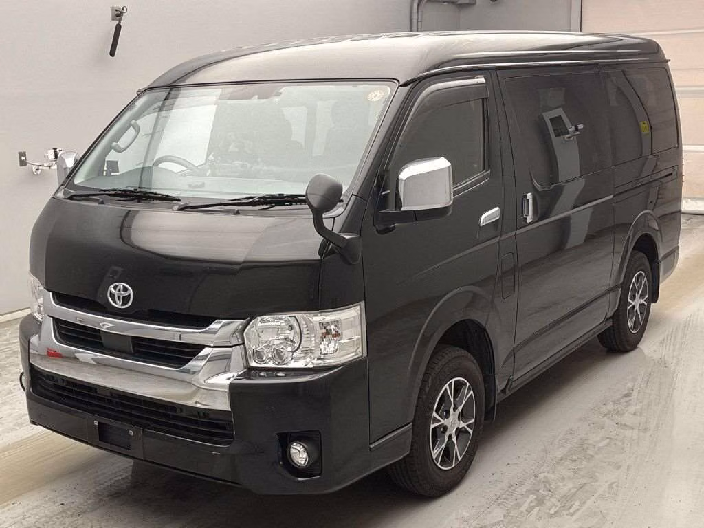 TOYOTA HIACE