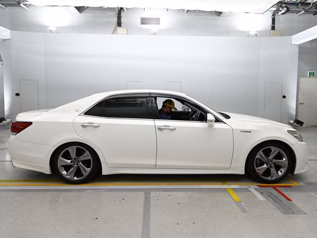 TOYOTA CROWN