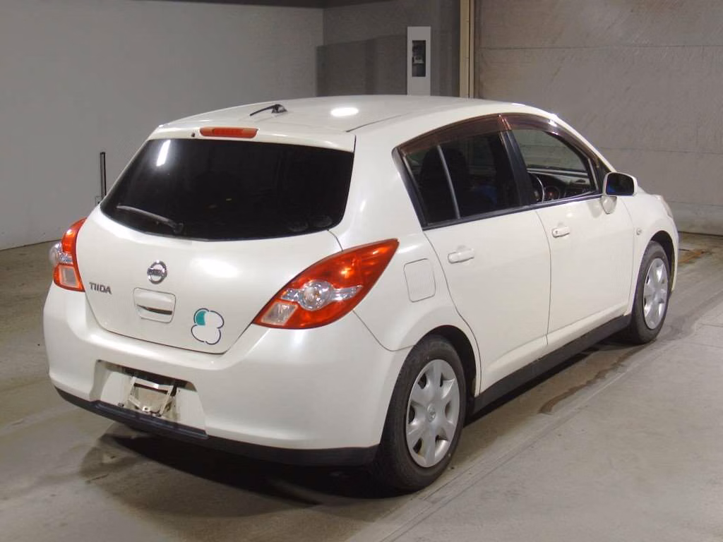 NISSAN TIIDA