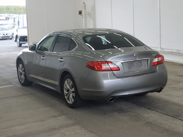 NISSAN FUGA