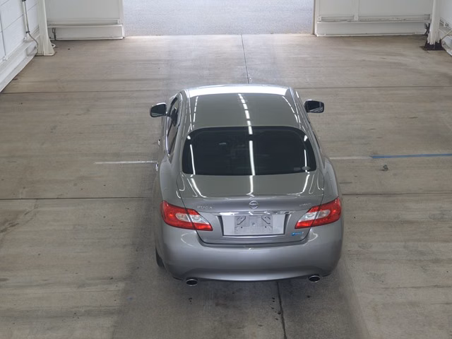 NISSAN FUGA