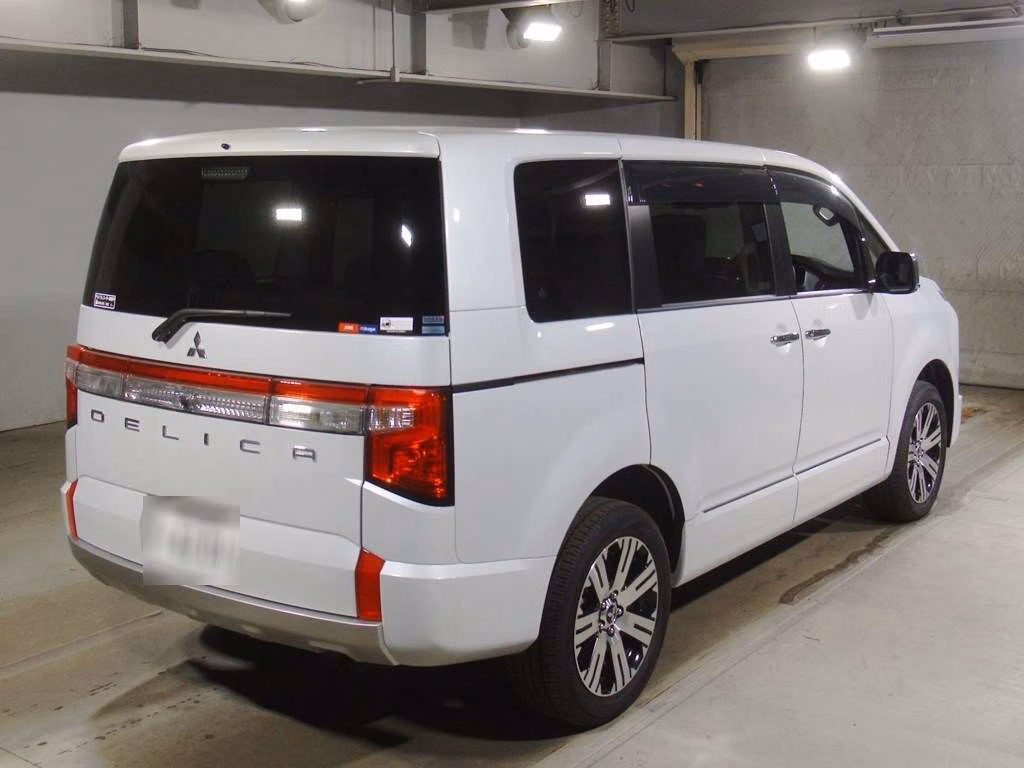 MITSUBISHI DELICA D:5