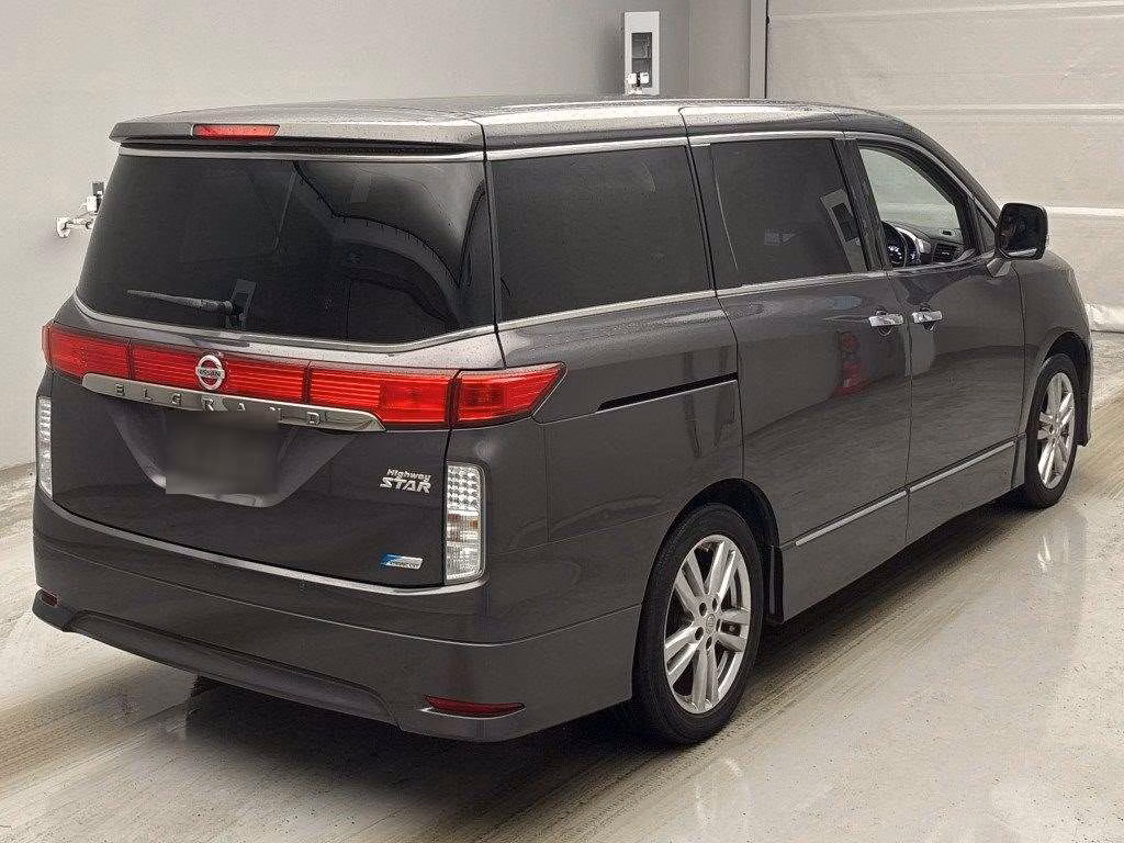 NISSAN ELGRAND