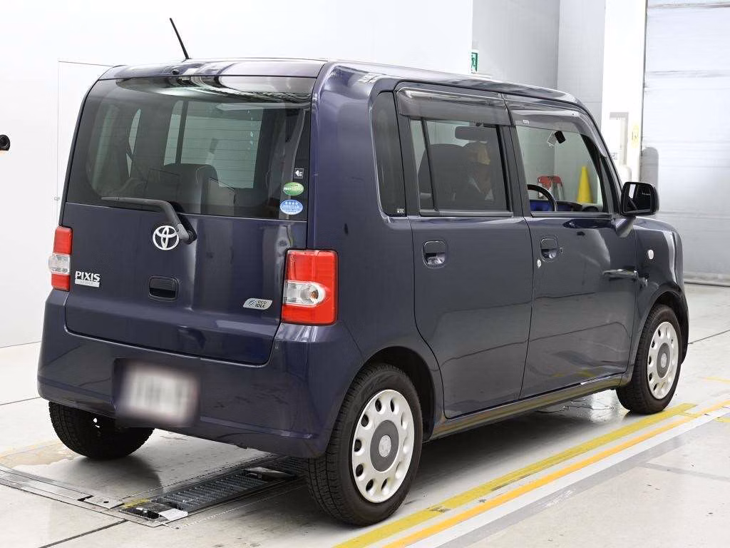 TOYOTA PIXIS SPACE
