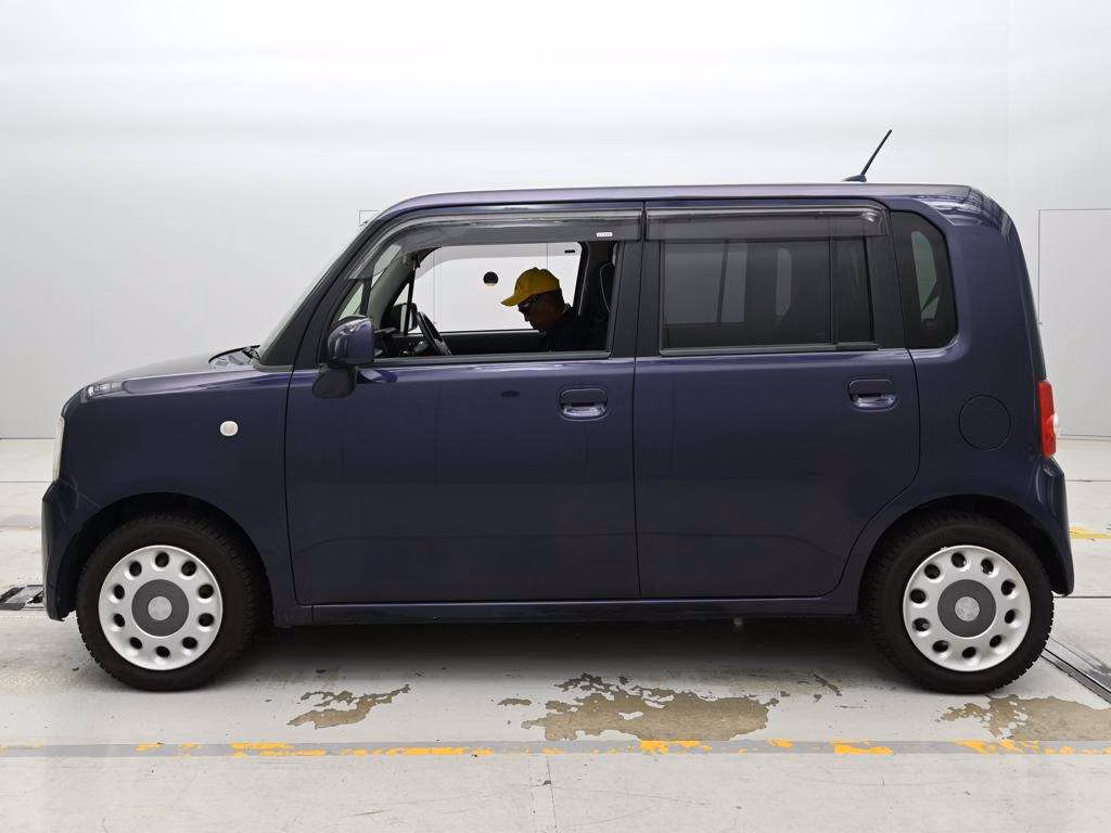 TOYOTA PIXIS SPACE