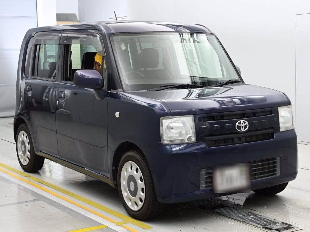 TOYOTA PIXIS SPACE