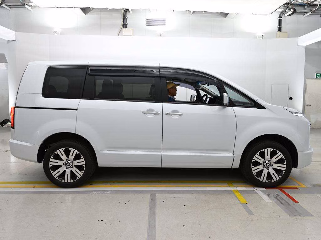 MITSUBISHI DELICA D:5
