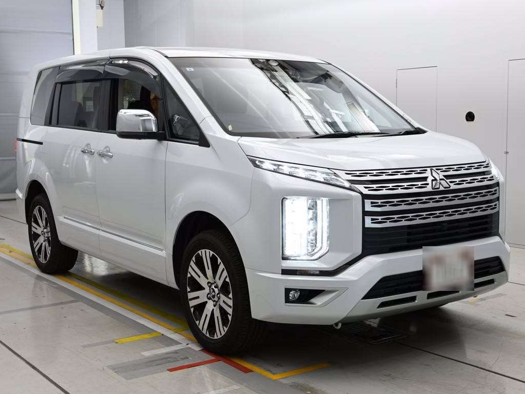 MITSUBISHI DELICA D:5