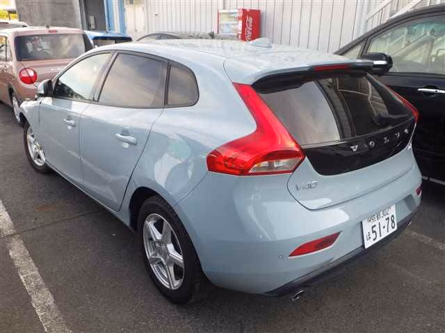 VOLVO V40