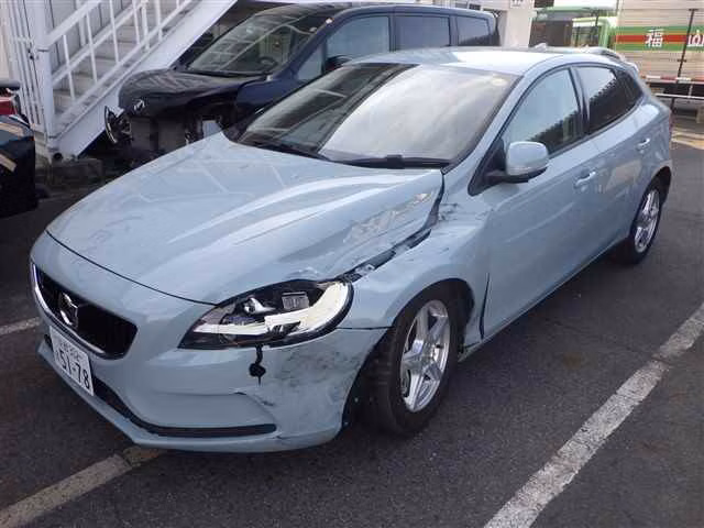 VOLVO V40