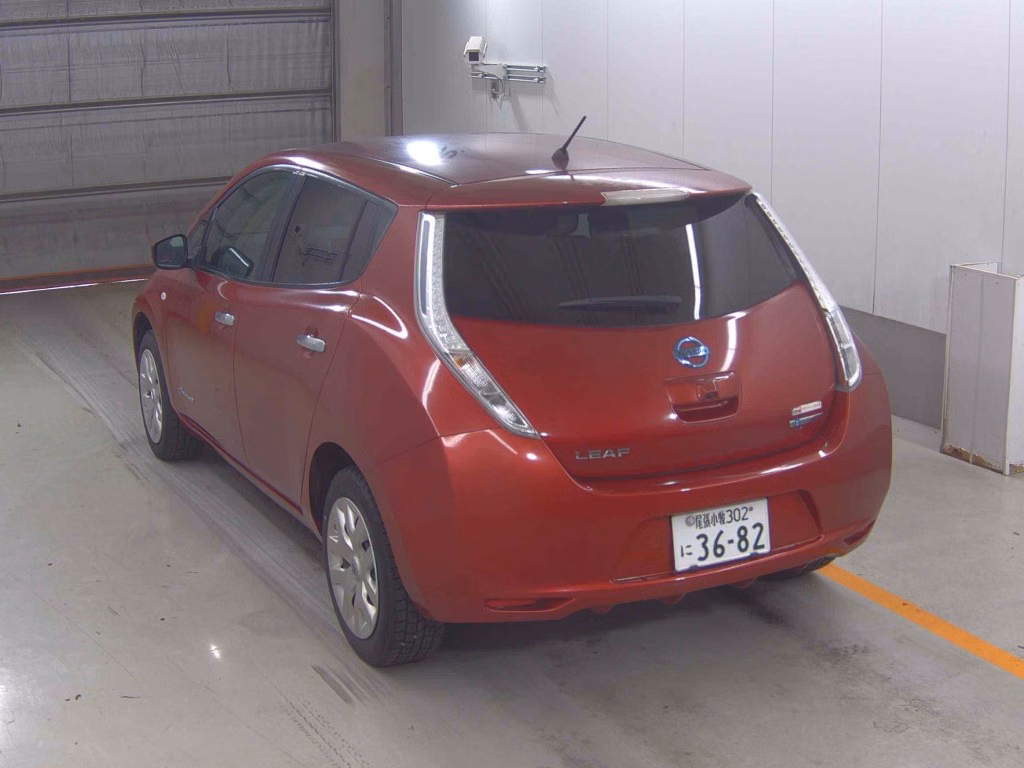 NISSAN LEAF