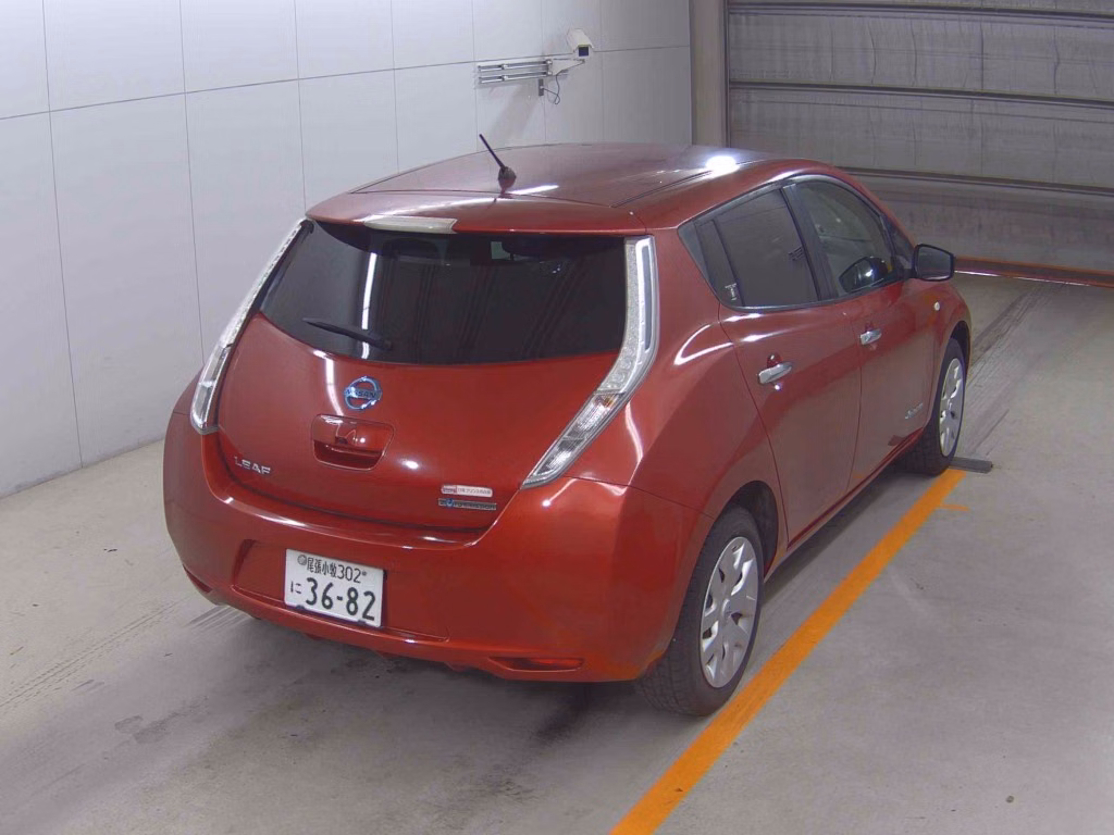 NISSAN LEAF