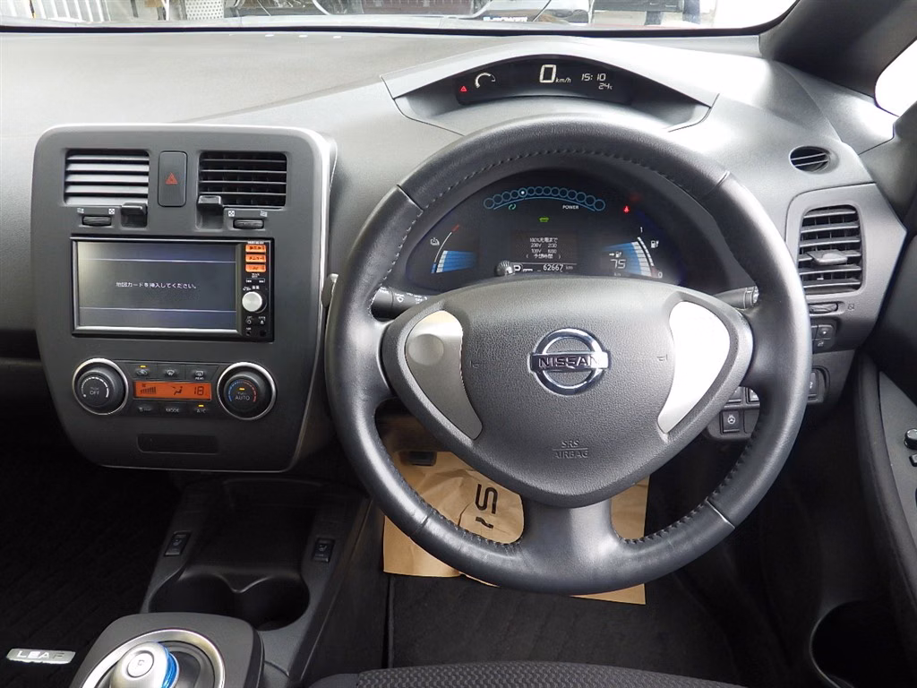 NISSAN LEAF