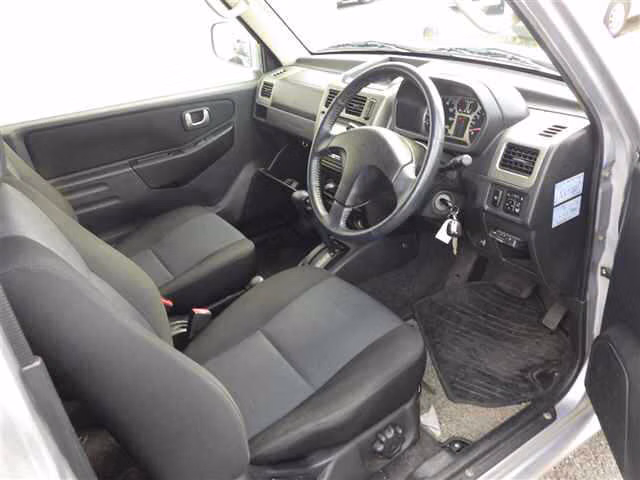 MITSUBISHI PAJERO MINI