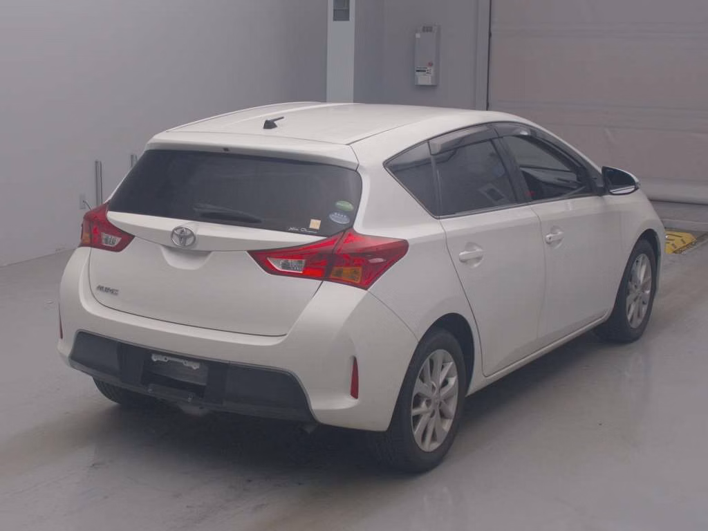 TOYOTA AURIS
