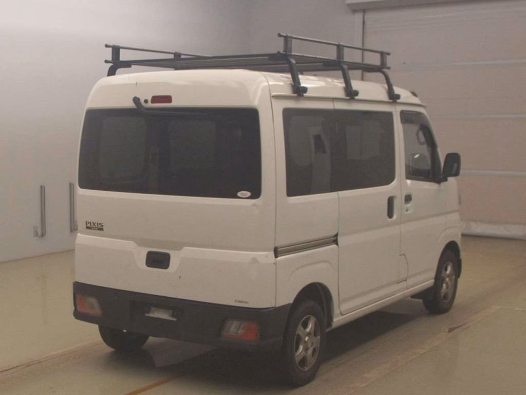 TOYOTA PIXIS VAN