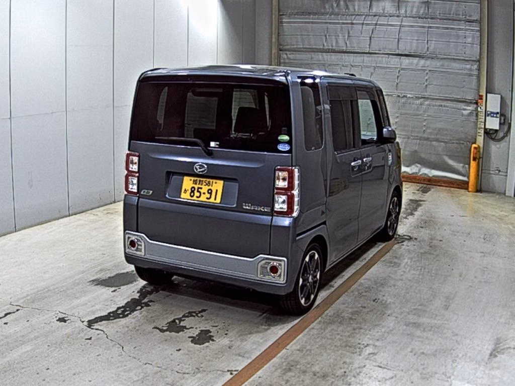DAIHATSU WAKE