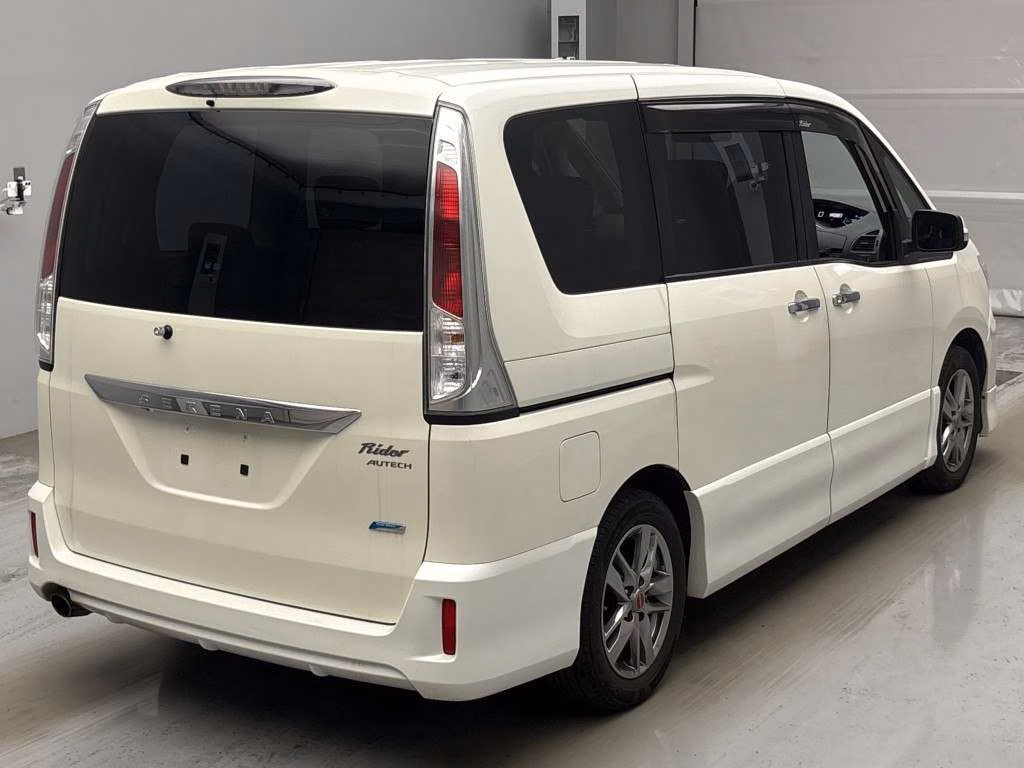 NISSAN SERENA
