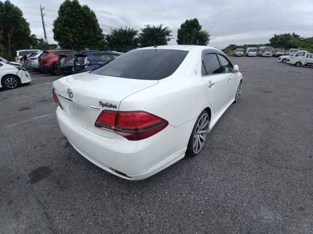 TOYOTA CROWN